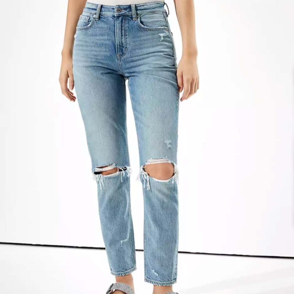 🌷American Eagle Distressed Mom Jeans Size 14
